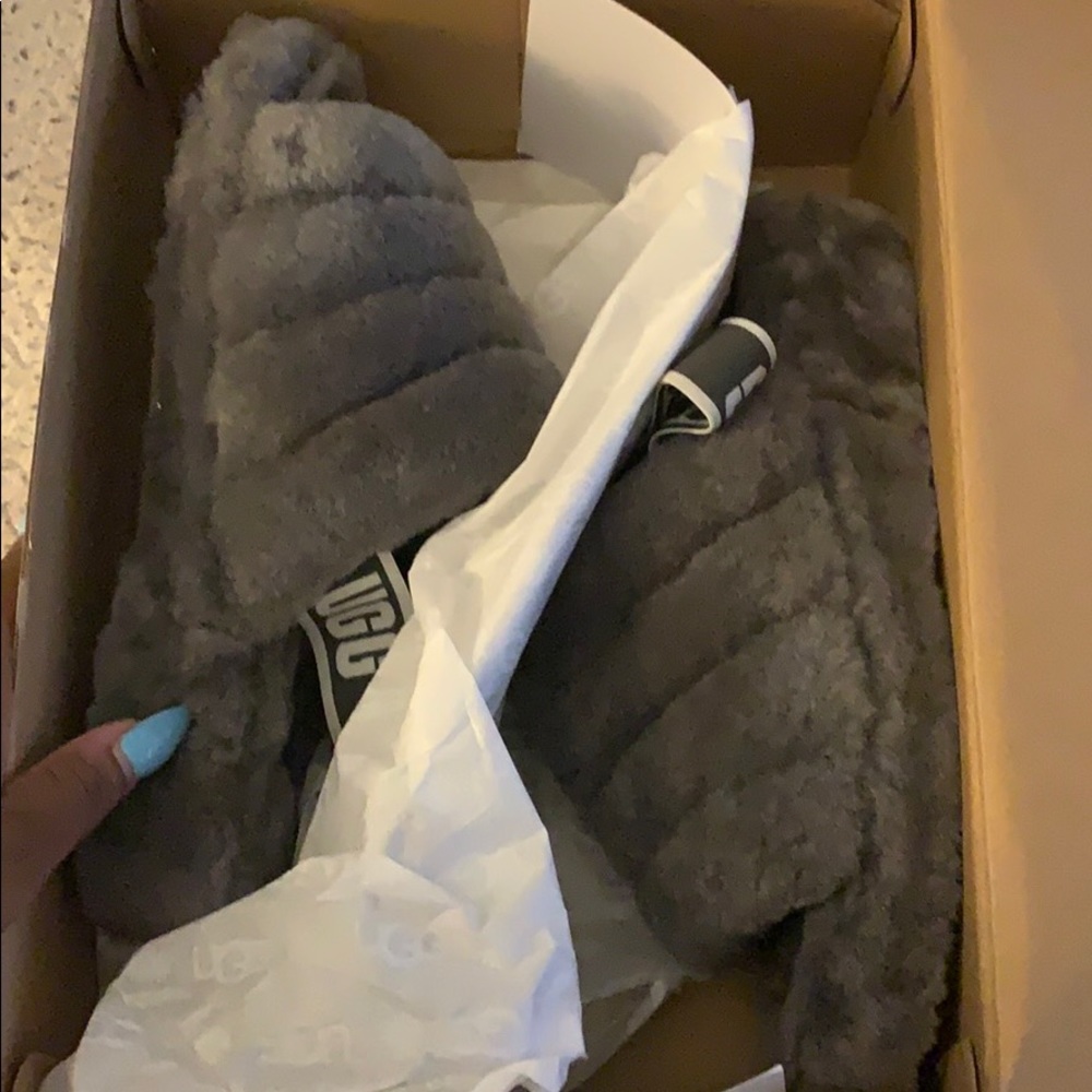 GREY SLIPPER UGGS